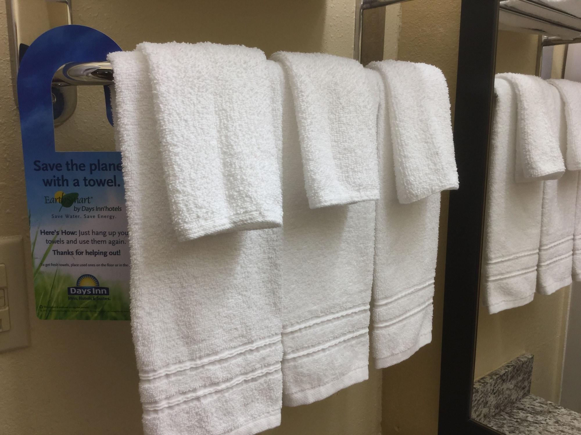 Days Inn & Suites By Wyndham Columbia Airport West Columbia Kültér fotó