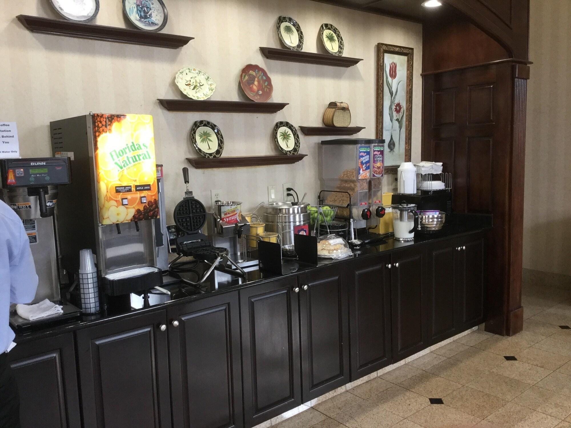 Days Inn & Suites By Wyndham Columbia Airport West Columbia Kültér fotó