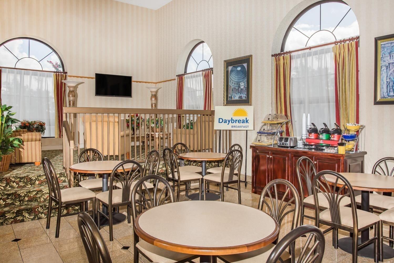 Days Inn & Suites By Wyndham Columbia Airport West Columbia Kültér fotó
