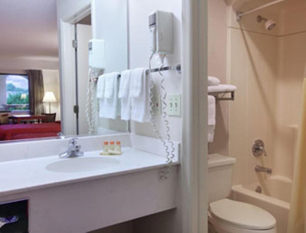 Days Inn & Suites By Wyndham Columbia Airport West Columbia Szoba fotó